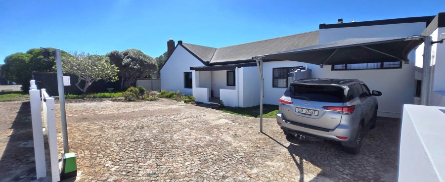 4 Bedroom Property for Sale in Kleinbaai Western Cape